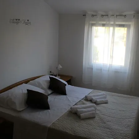 Ana I Toni Vodice